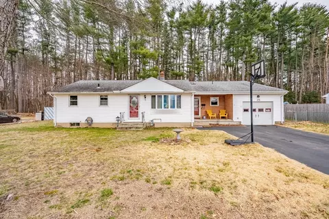 15 Tampa St, South Hadley, MA 01075