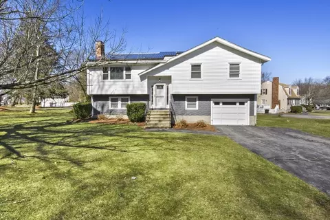 2 Barbara Cir, Woburn, MA 01801