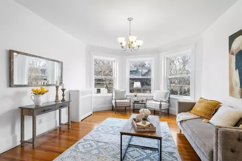 89 Mason Ter #5, Brookline, MA 02446