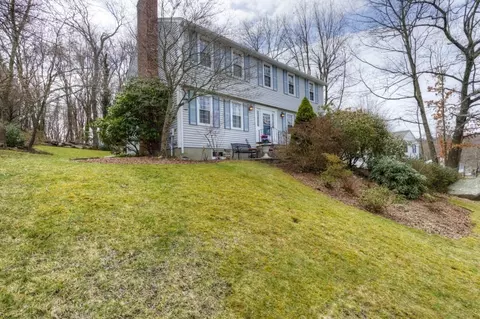 19 Fox Hill Rd, Shrewsbury, MA 01545
