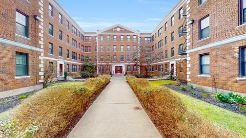 64 Queensberry St #111, Boston, MA 02215