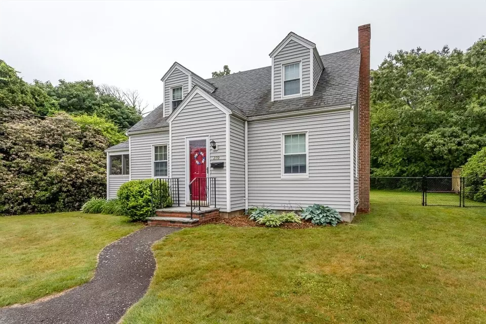 270 Pond St, Avon, MA 02322 18 Photos Movoto