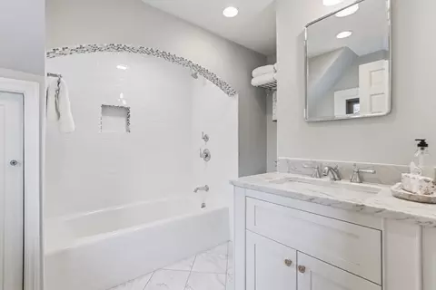 Bath - 73 Brook St, Wellesley, MA 02482 photo 2 of 3