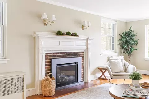 Living - 73 Brook St, Wellesley, MA 02482 photo 2 of 6