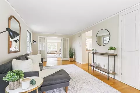 Living - 73 Brook St, Wellesley, MA 02482 photo 5 of 6