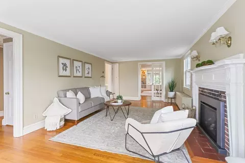 Living - 73 Brook St, Wellesley, MA 02482 photo 4 of 6