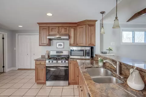 Kitchen - 15 Winter St, Reading, MA 01867 photo 5 of 5