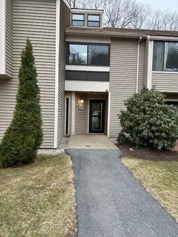 14 Thayer Pond Dr #10, Oxford, MA 01537