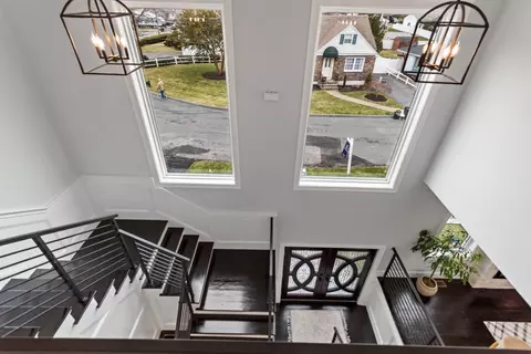 Entry Way - 28 Herbert Ave, Saugus, MA 01906 photo 4 of 6