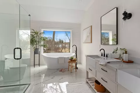 Bath - 28 Herbert Ave, Saugus, MA 01906 photo 3 of 7