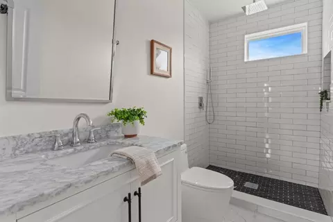 Bath - 28 Herbert Ave, Saugus, MA 01906 photo 2 of 7