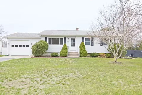 122 Garnet St, Springfield, MA 01129