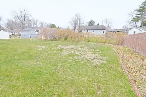 Exterior - 122 Garnet St, Springfield, MA 01129 photo 6 of 8