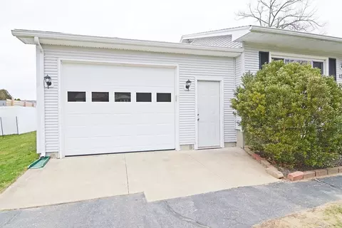 Exterior - 122 Garnet St, Springfield, MA 01129 photo 8 of 8
