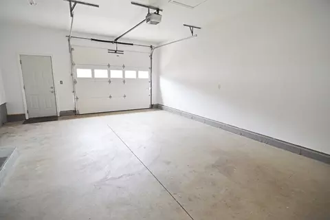 Exterior - 122 Garnet St, Springfield, MA 01129 photo 3 of 8