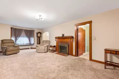23 E Union St, Ashland, MA 01721 photo 4