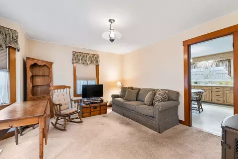 23 E Union St, Ashland, MA 01721 photo 3