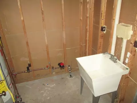 Bath - 32 Rena St, Worcester, MA 01604 photo 5 of 5