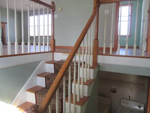Entry Way - 32 Rena St, Worcester, MA 01604 photo 2 of 4