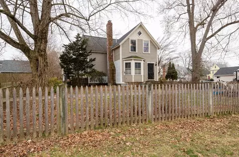 290 Asbury St, Hamilton, MA 01982