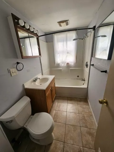 Bath - 27 Granby Rd, Worcester, MA 01604 photo 1 of 3