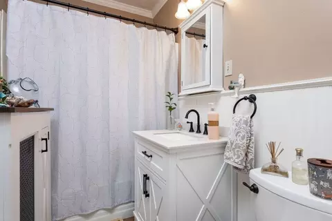 Bath - 3 Bay State Rd, Worcester, MA 01606 photo 1 of 2