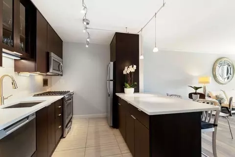 8 Whittier Pl #21D, Boston, MA 02114