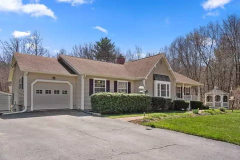 27 Erica Dr, Whitinsville, MA 01588