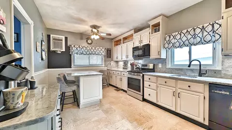 58 Cedar St, Everett, MA 02149 photo 2