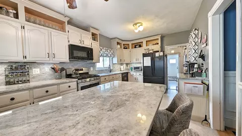 58 Cedar St, Everett, MA 02149 photo 4