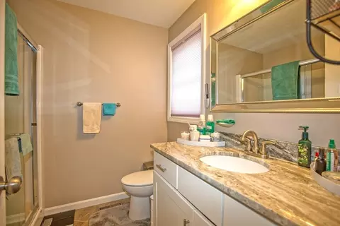 Bath - 6 Elmcrest Dr #6, Chicopee, MA 01013 photo 3 of 4