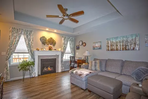 Living - 6 Elmcrest Dr #6, Chicopee, MA 01013 photo 2 of 2
