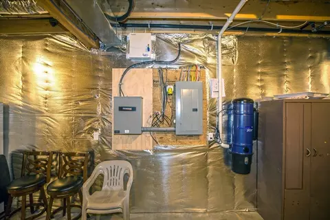 Exterior - 6 Elmcrest Dr #6, Chicopee, MA 01013 photo 4 of 9