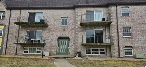 108 Oak Ln #8, Brockton, MA 02301