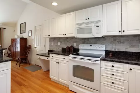 Kitchen - 63 Acadia Dr, Barnstable, MA 02648 photo 4 of 5