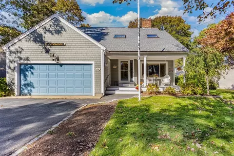 11 Shore Dr, Mashpee, MA 02649