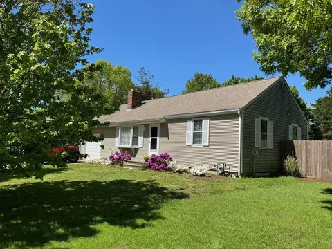 34 Marlin Dr, Falmouth, MA 02536
