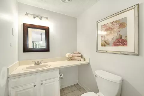 Bath - 11 E Bluff Rd #11, Ashland, MA 01721 photo 1 of 5