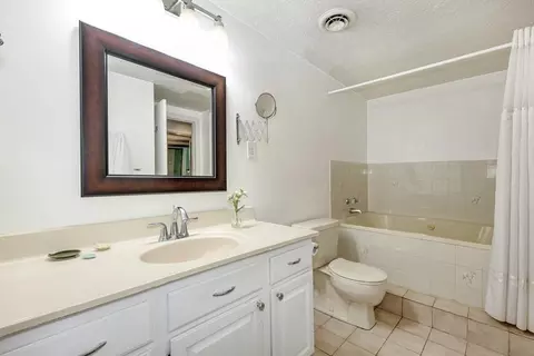 Bath - 11 E Bluff Rd #11, Ashland, MA 01721 photo 3 of 5