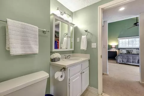 Bath - 11 E Bluff Rd #11, Ashland, MA 01721 photo 4 of 5