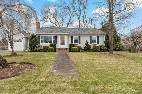 35 Grant St, Seekonk, MA 02771