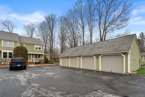 Exterior - 8 Fieldstone St #8, Upton, MA 01568 photo 5 of 8