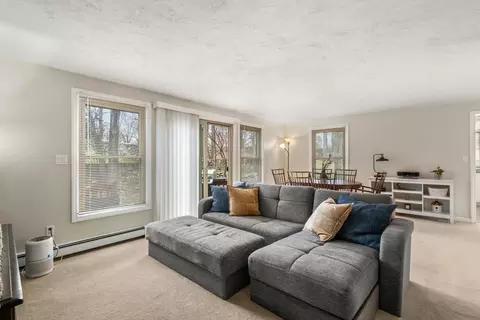 Living - 8 Fieldstone St #8, Upton, MA 01568 photo 1 of 2