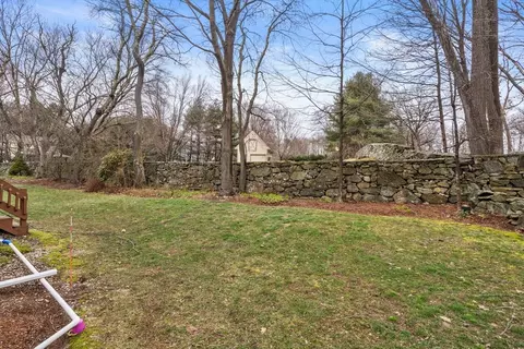 Exterior - 8 Fieldstone St #8, Upton, MA 01568 photo 2 of 8