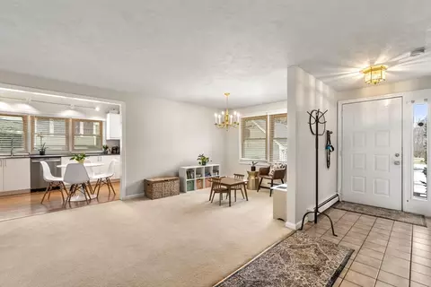 Living - 8 Fieldstone St #8, Upton, MA 01568 photo 2 of 2