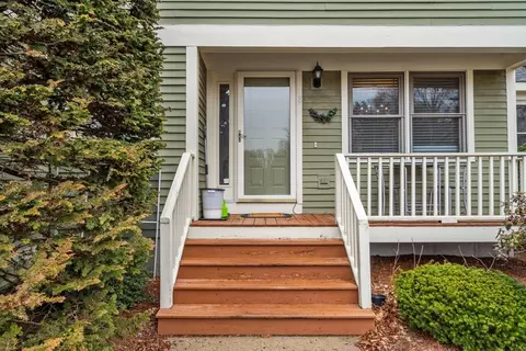 Exterior - 8 Fieldstone St #8, Upton, MA 01568 photo 7 of 8