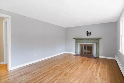 Living - 338 Maple Rd, Longmeadow, MA 01106 photo 1 of 2