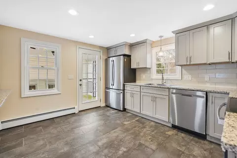 Kitchen - 338 Maple Rd, Longmeadow, MA 01106 photo 4 of 6