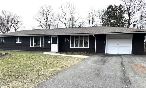 13 Dale St, Peabody, MA 01960