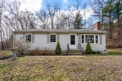 32 Ingram Rd, Leicester, MA 01611